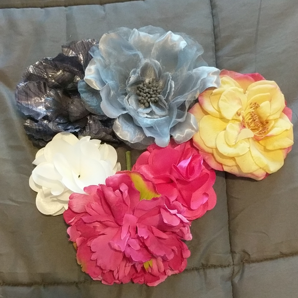 6 Flowers for Hair